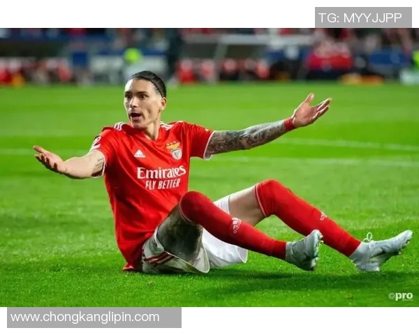 努涅斯的崛起与挑战：从新星到顶级前锋的成长之路