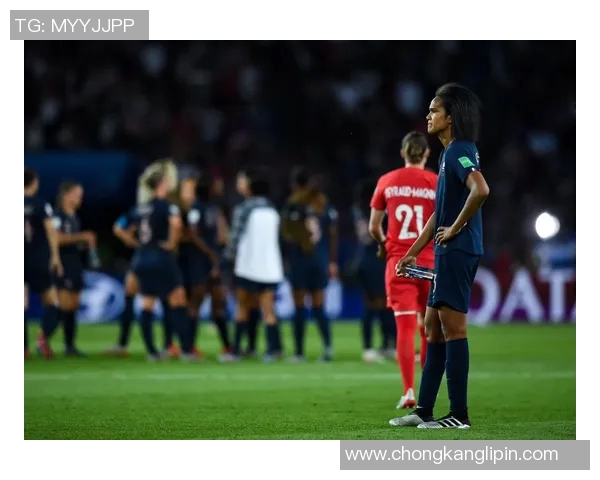 英格兰女足迎战法国队欧杯对决引发热烈期待与关注