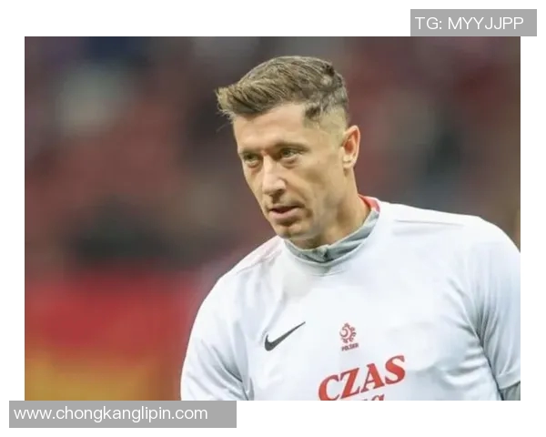 莱万再创辉煌：从足坛巨星到传奇教练的转型之路